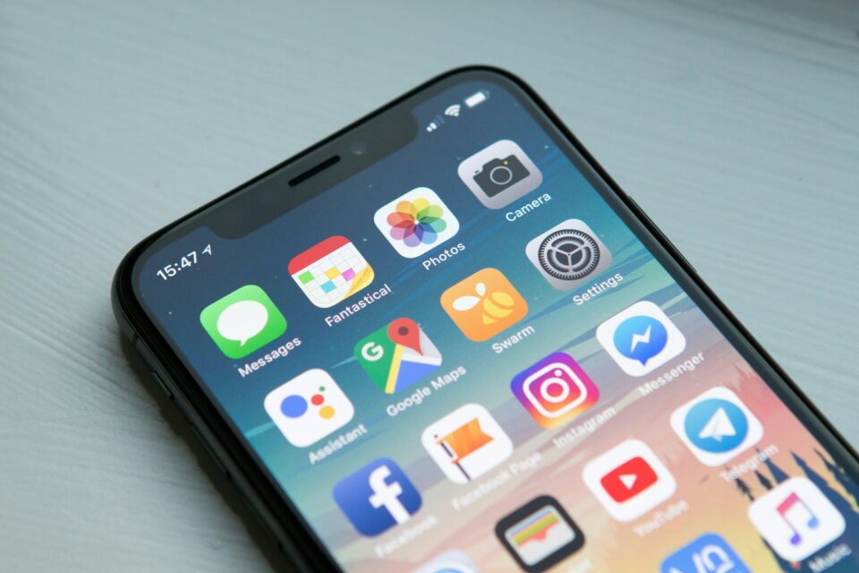 A picture of the Home Screen of an I phone